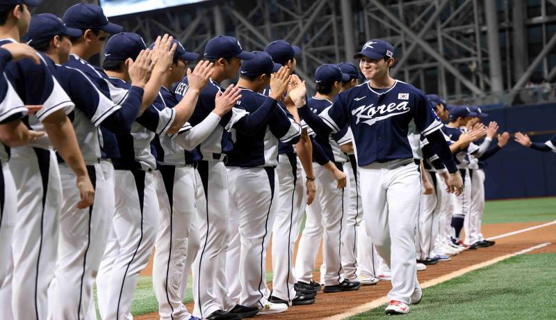 국가대표팀 선수단 오키나와 훈련 캠프서 프로-스펙스 착용